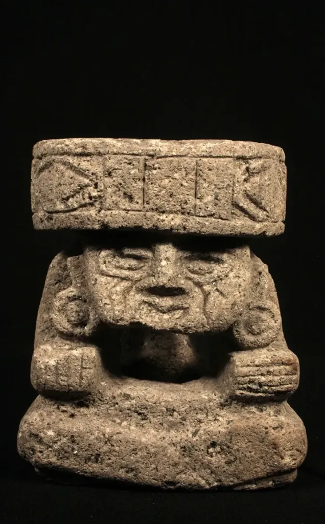Huehuetéotl, dios viejo. Hecho en piedra volcánica 30cm altura