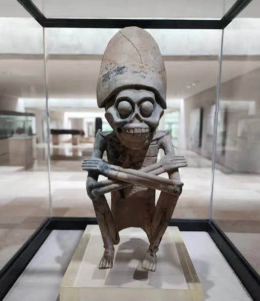 Mictlantecuhtli, dios mexica de la muerte, 30cm altura. Piedra cantera natural