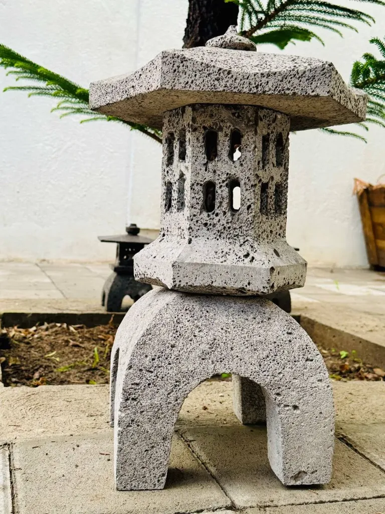 Ishi-dōrō Linterna Japonesa De Piedra Volcánica Hecho A Mano 50cm altura -Mod 03